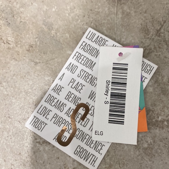 NEW LuLaRoe Shirley crushed red velvet - Picture 5 of 7